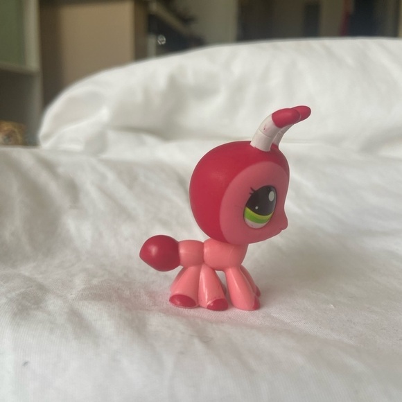 Authentic Littlest Pet Shop #2410 Red Ant Blythe - Picture 6 of 13